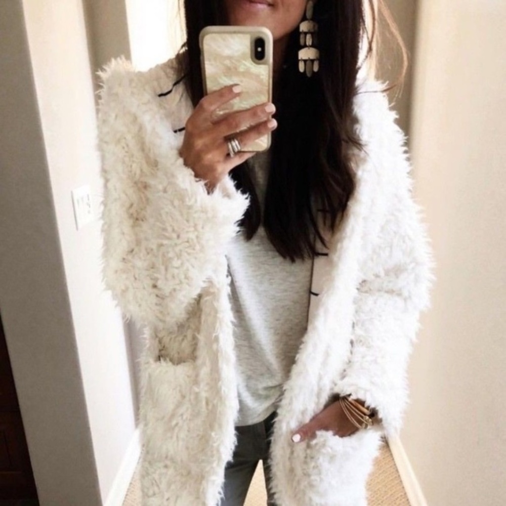 RESTOCKED Cream Faux Fur Coat - Picture 4 of 4